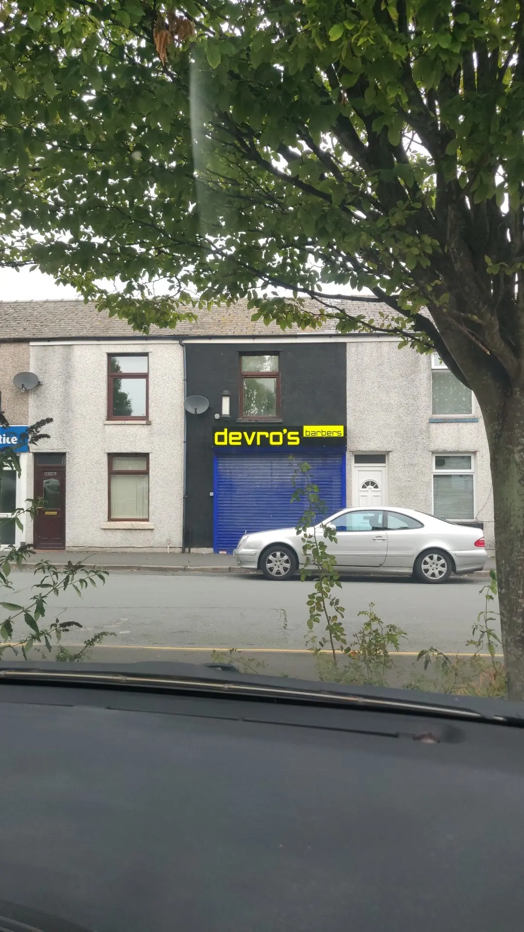 DEVRO'S BARBER SHOP