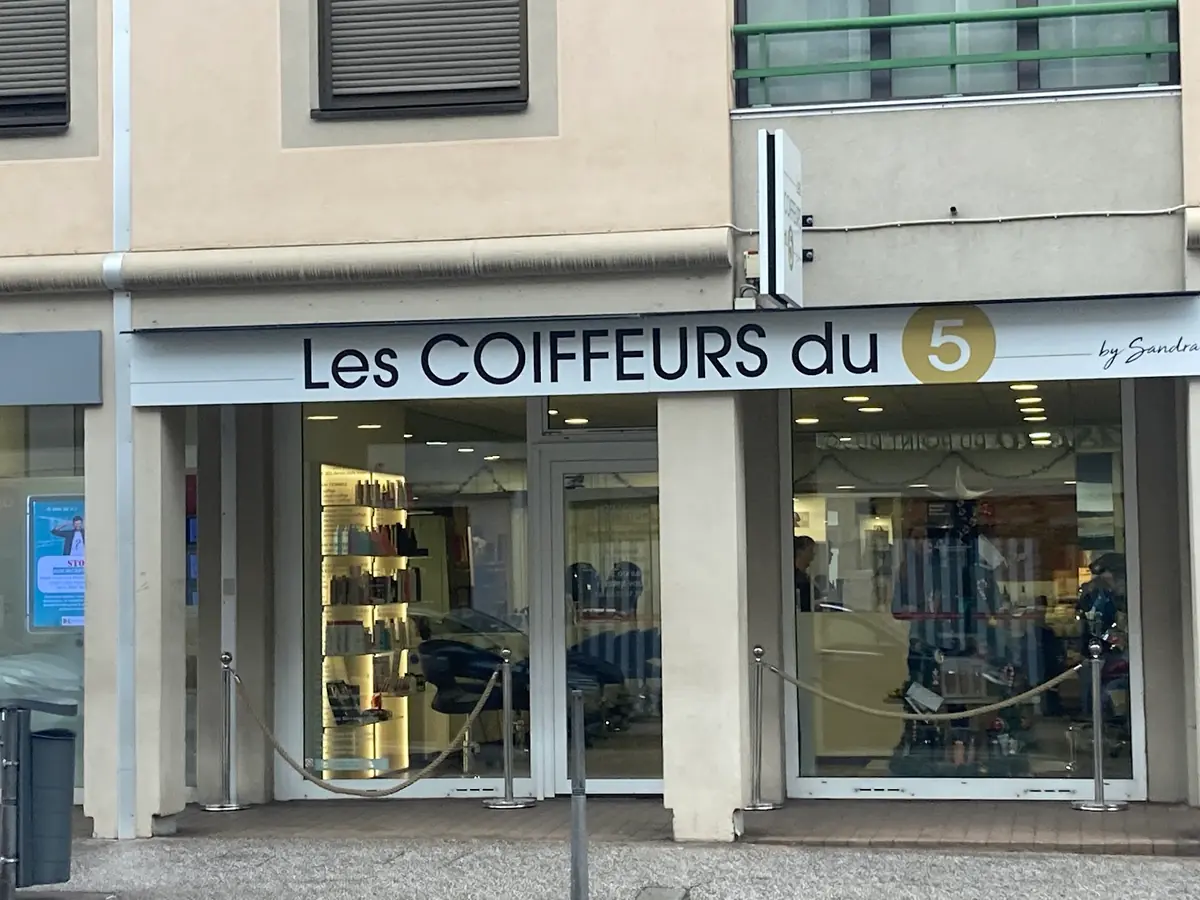 frederic moreno Devient " LES COIFFEURS DU 5 " — Hair Salons in Lyon