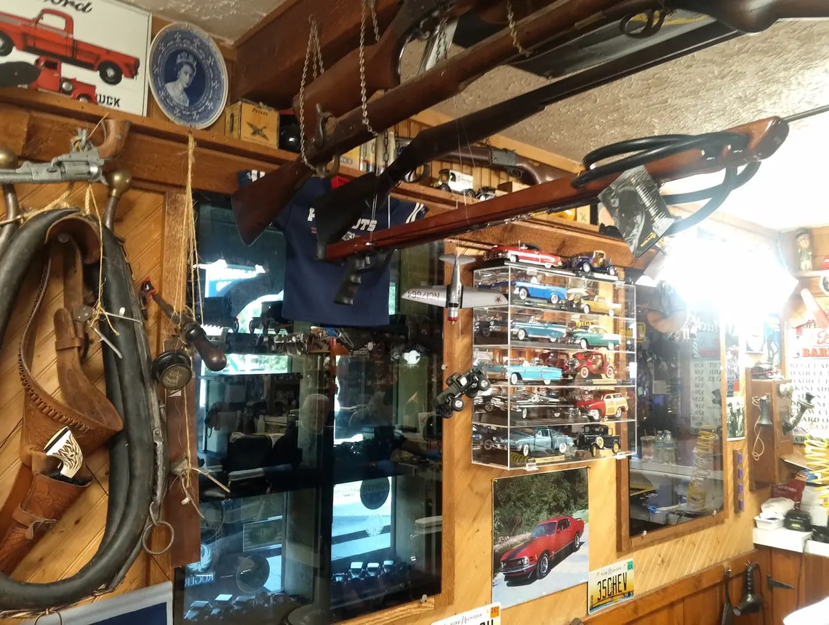 Bob's Barber Shop photo (photo 1 of 3)