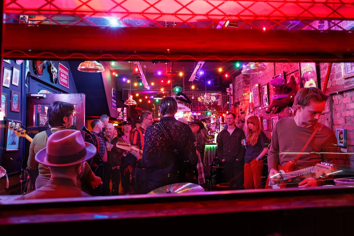 Blackmarket photo (photo 3 of 3)