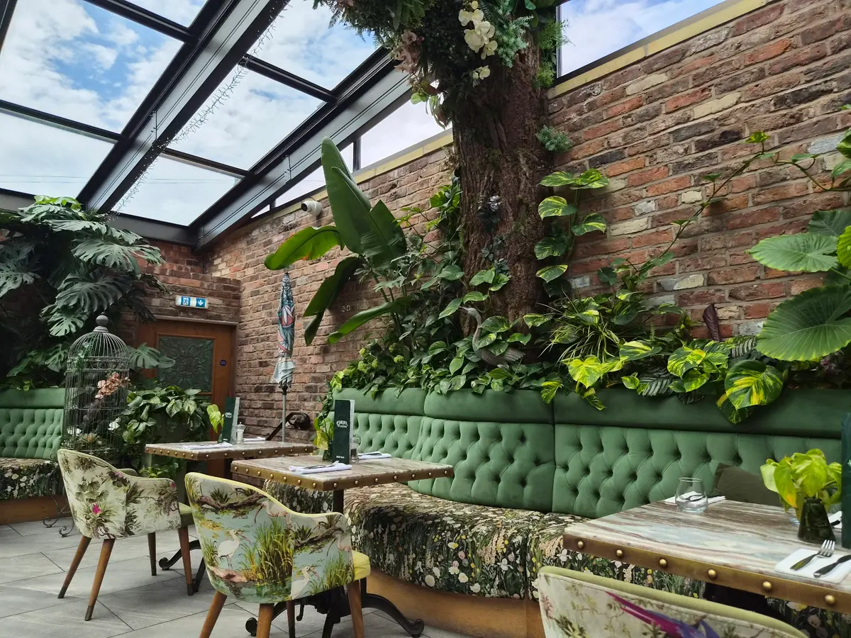 The Garden Bar & Restaurant, Monton photo (photo 3 of 3)