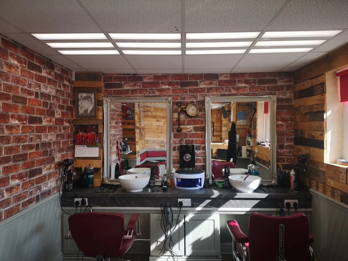 Headmasters Barbershop photo (photo 2 of 3)