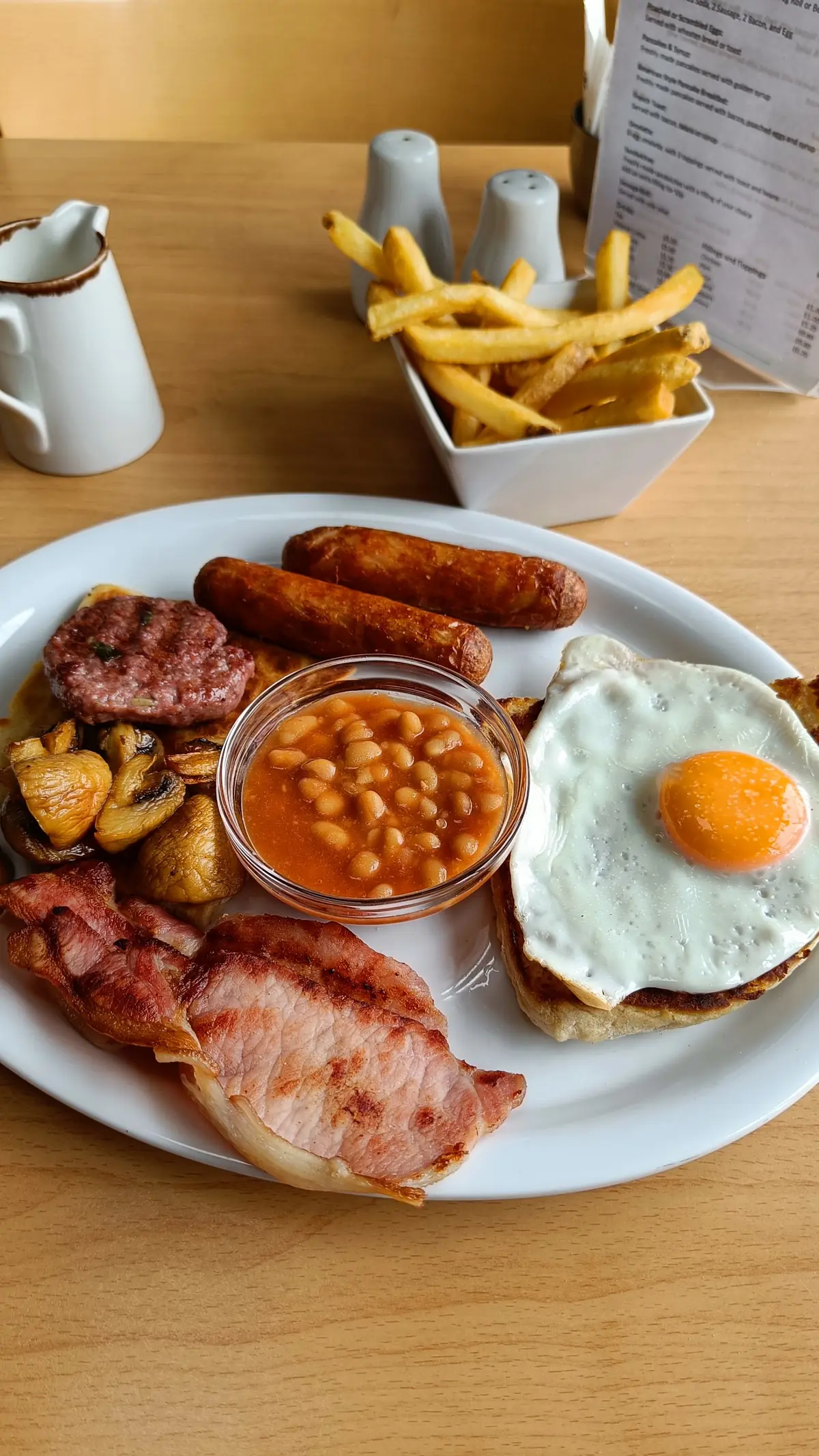 Mona's Cafe