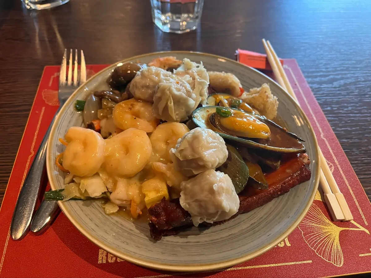 Red Lantern Chinese Buffet photo (photo 2 of 3)