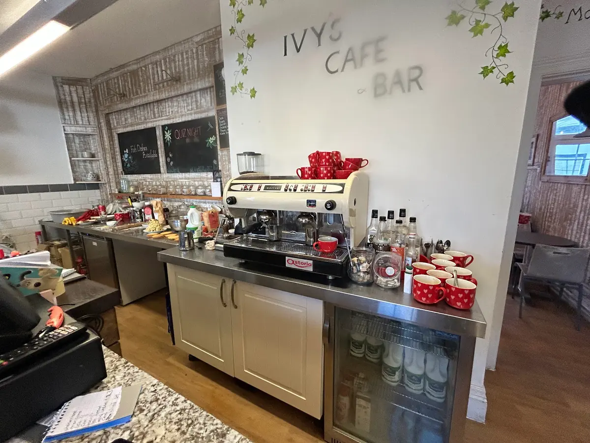 Ivy's Cafe & Bar
