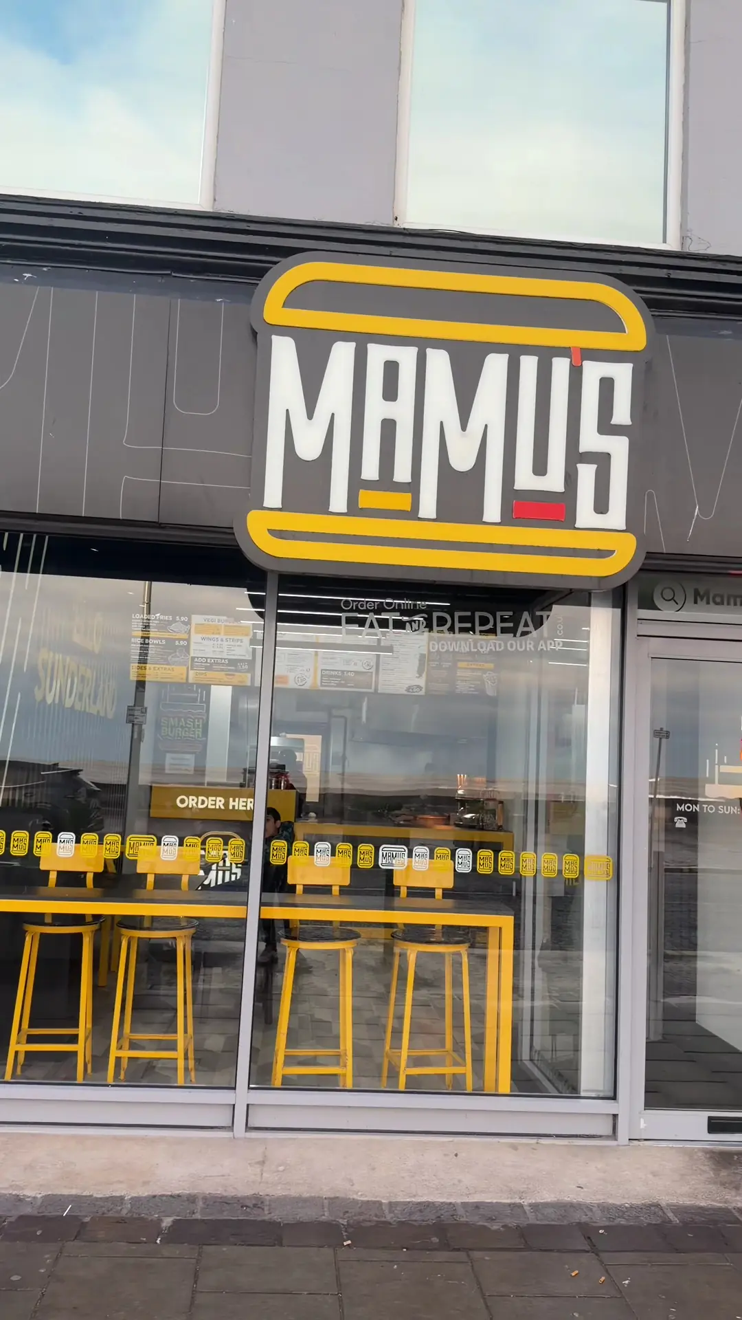 Mamu's Burgers & Shakes photo (photo 1 of 3)