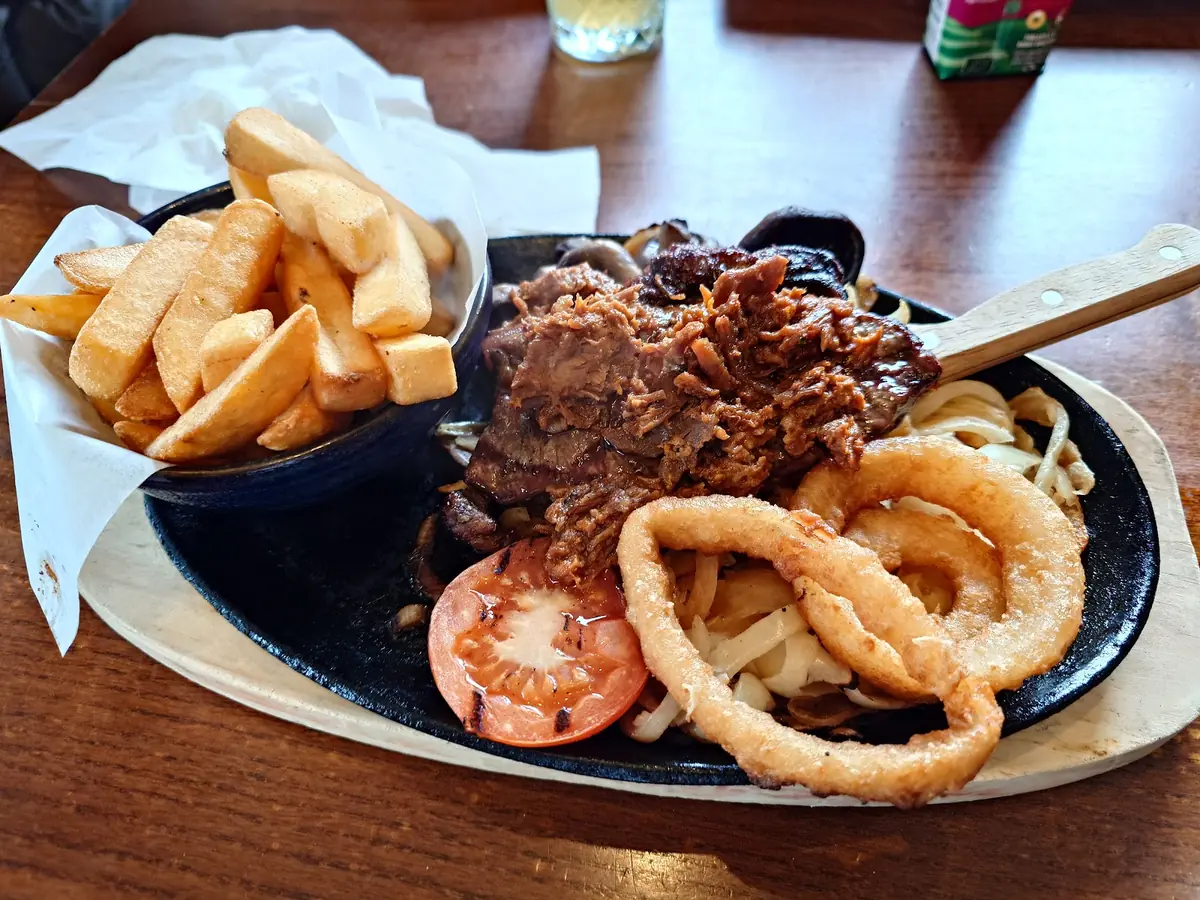 Red Lion — Bar & grills in Warrington