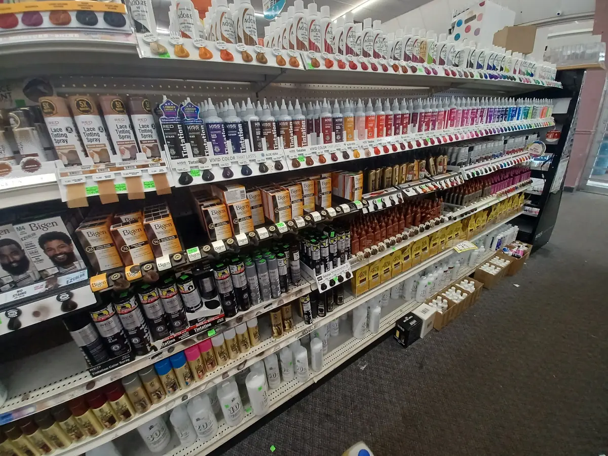 Menat Beauty Supply photo (photo 1 of 3)
