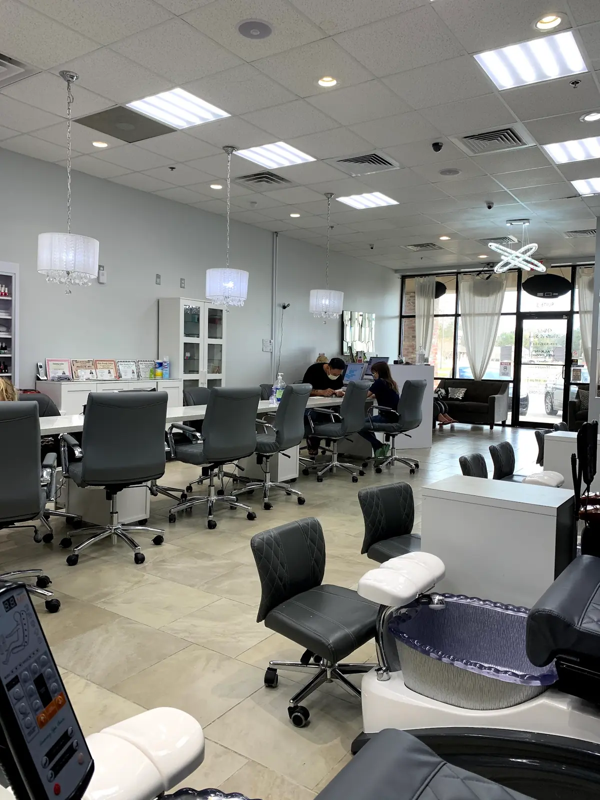 Vivid Nails & Spa photo (photo 1 of 3)