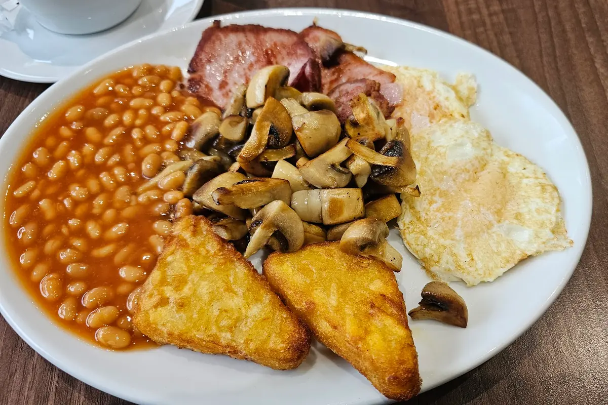HUNGRY CHEF — Cafes in Gravesend
