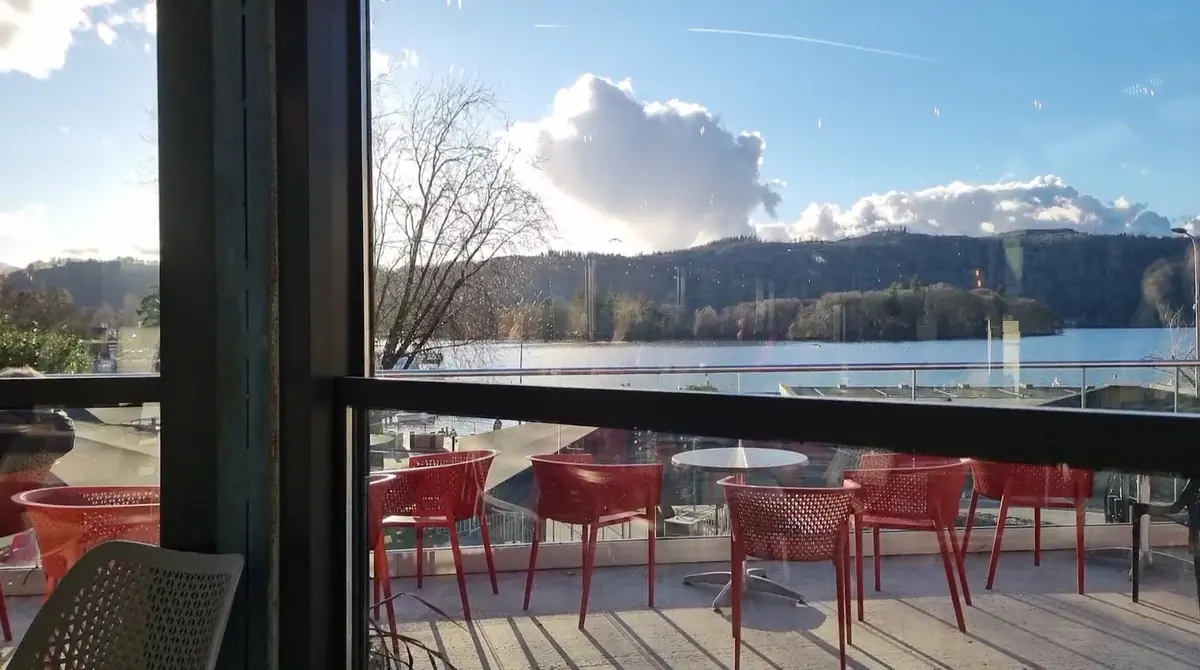 Lake View Garden Bar photo (photo 1 of 3)