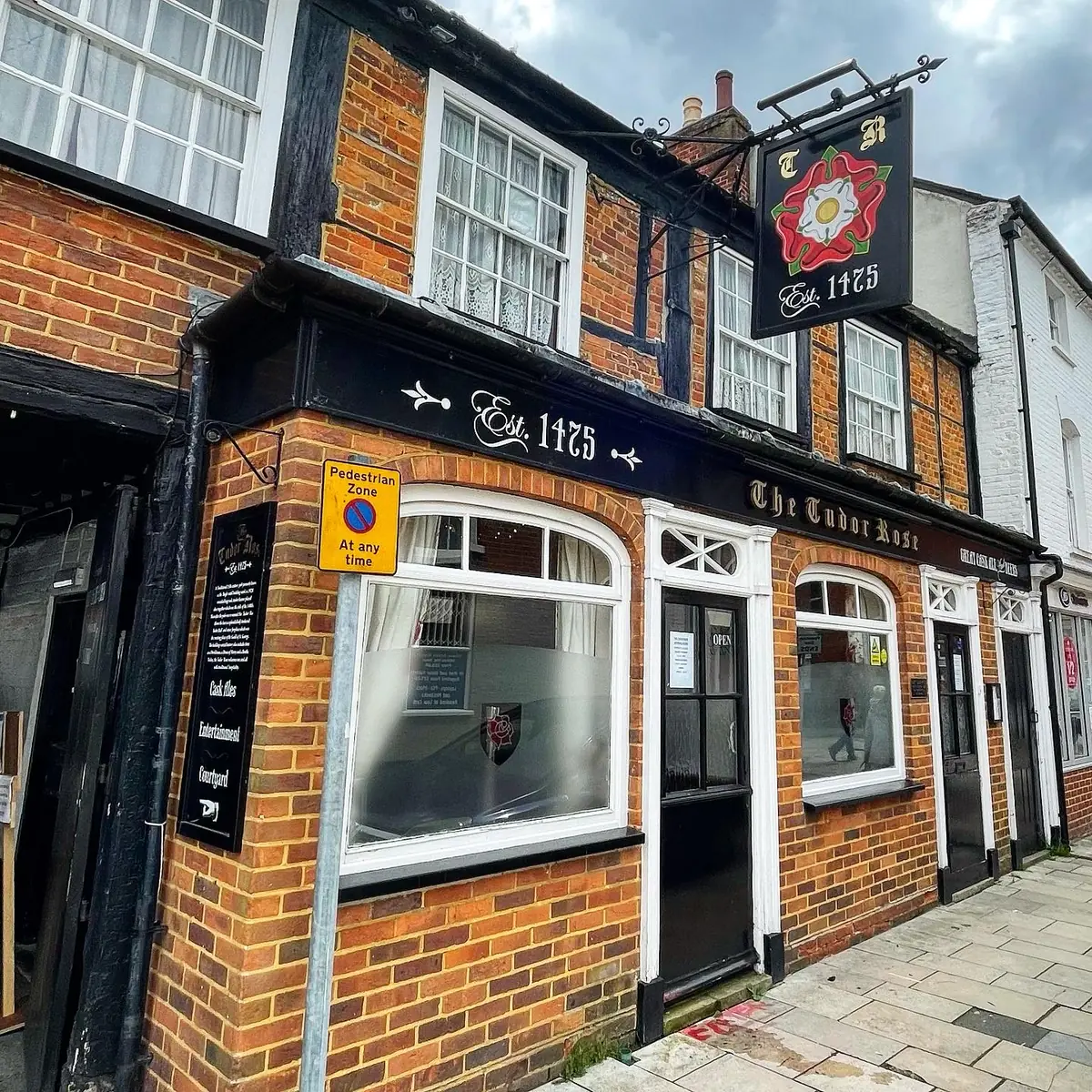 Tudor Rose — Bars in Romsey