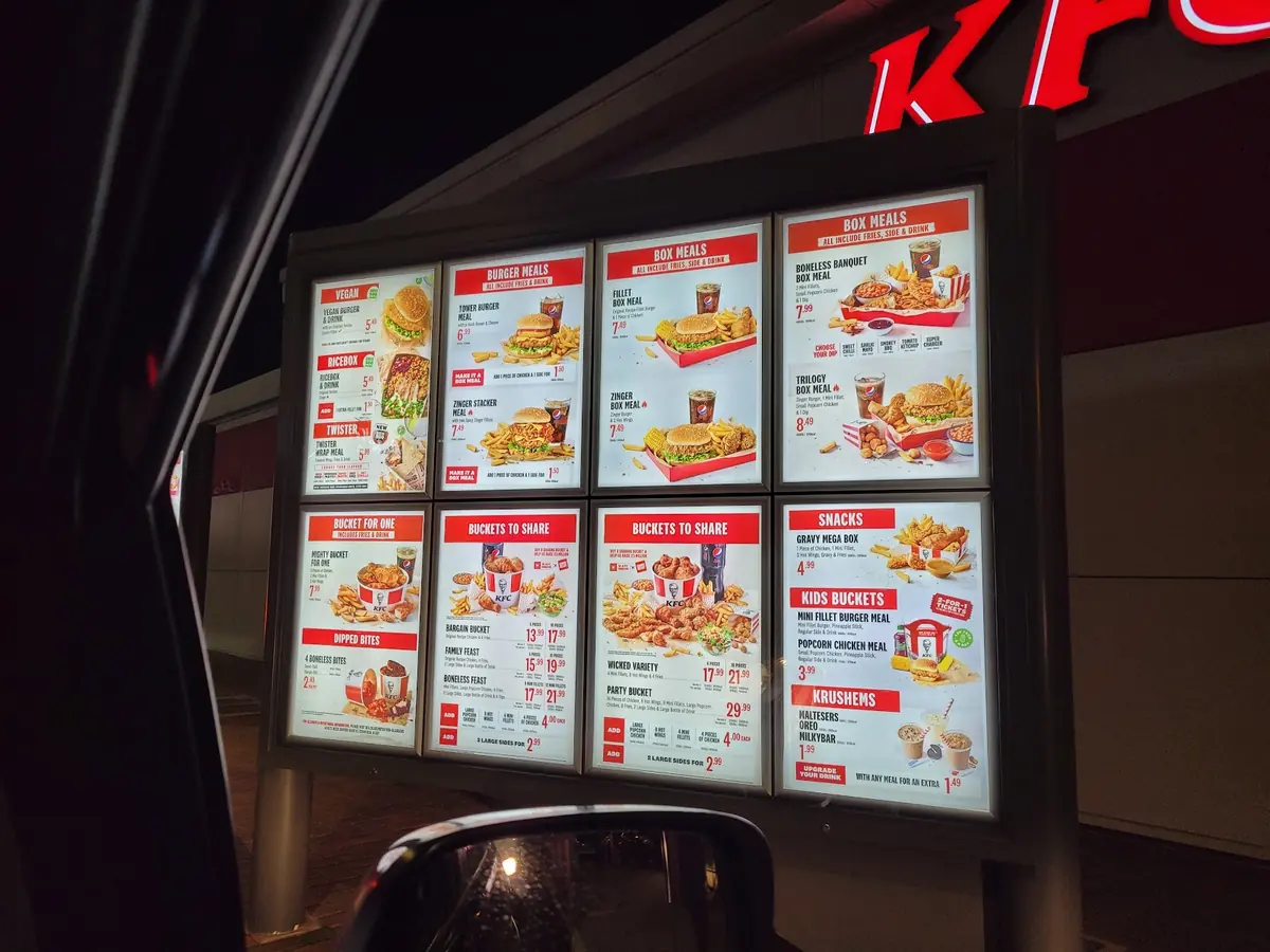 KFC Luton - Hatters Way Retail Park photo (photo 1 of 3)