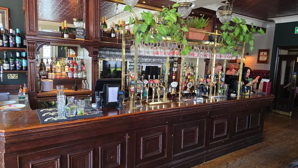 Nicholson’s pub
