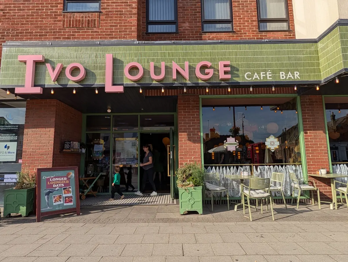 Ivo Lounge
