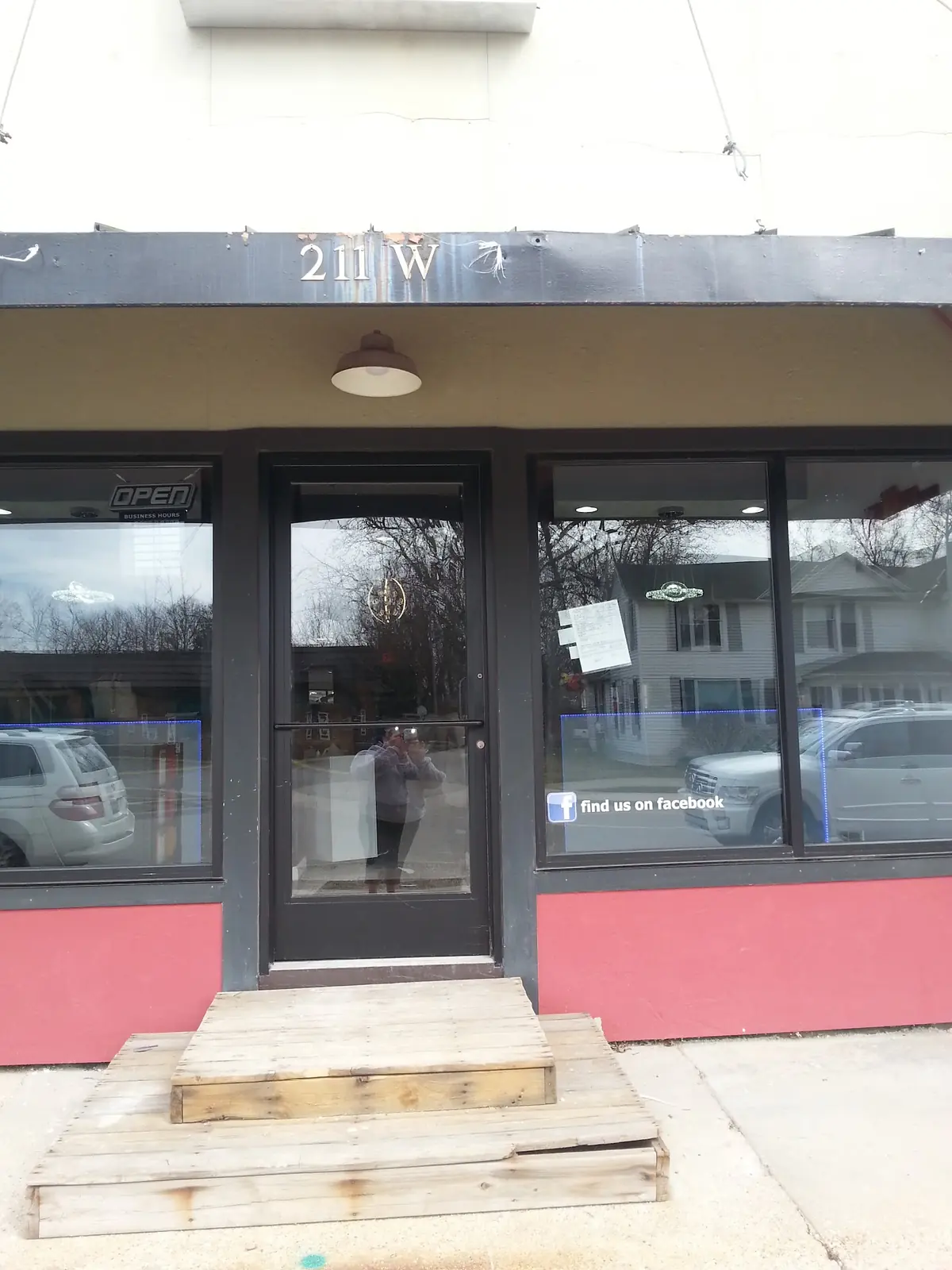 Zeeland Nails And Spa photo (photo 1 of 3)