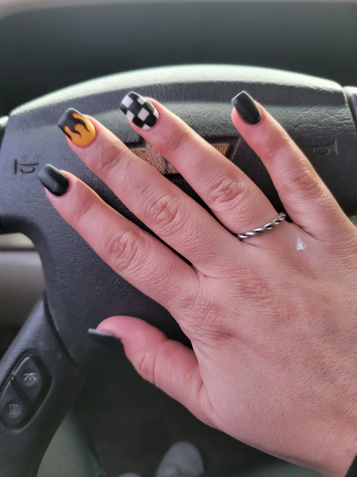 Daisy Nails photo (photo 2 of 3)