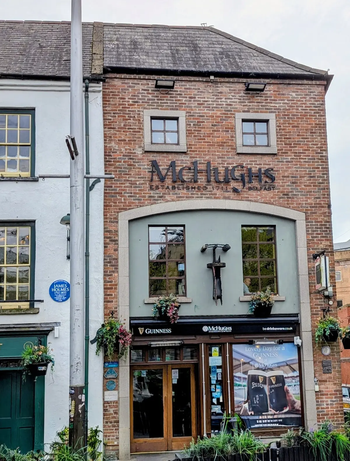 McHughs Bar & Restaurant