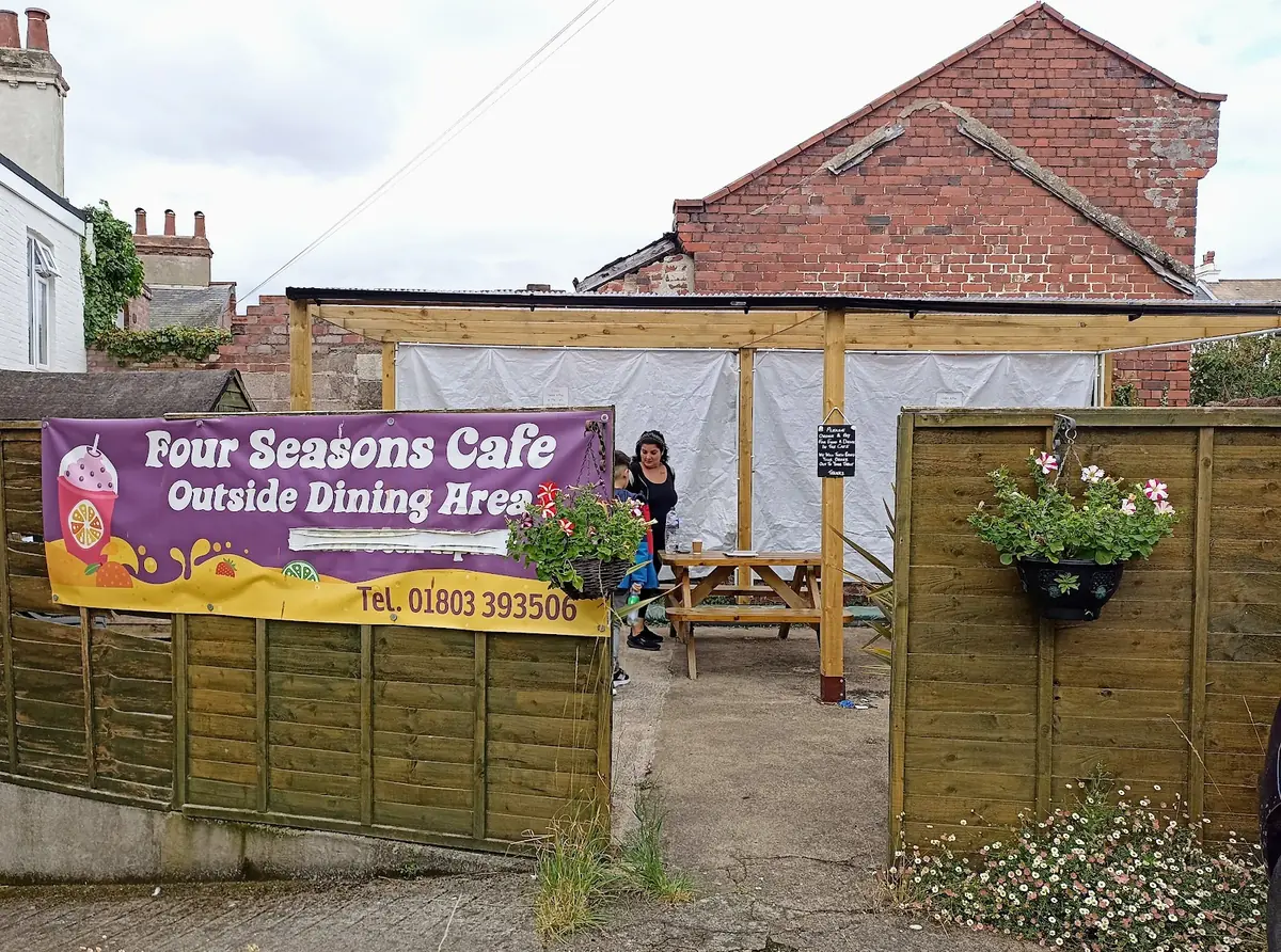 Four Seasons cafe photo (photo 3 of 3)