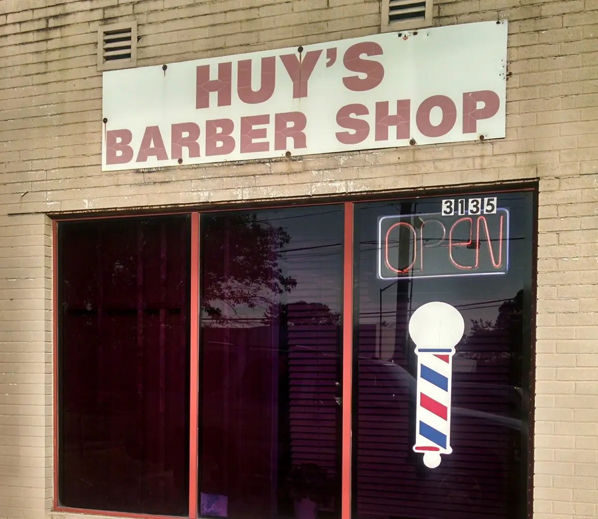Huys Barber Shop photo (photo 1 of 3)