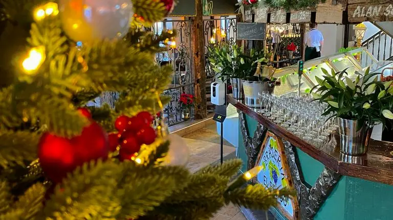 El Prado Bar & Restaurant photo (photo 3 of 3)