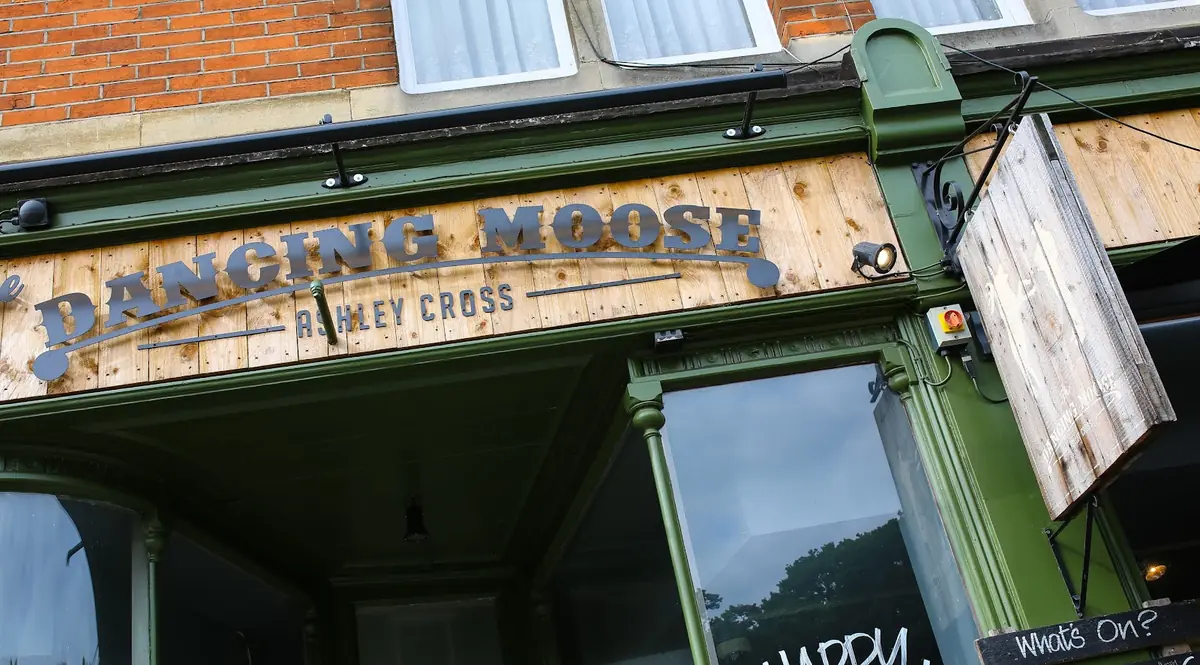 Dancing Moose Ashley Cross — Bar And Grill in Poole