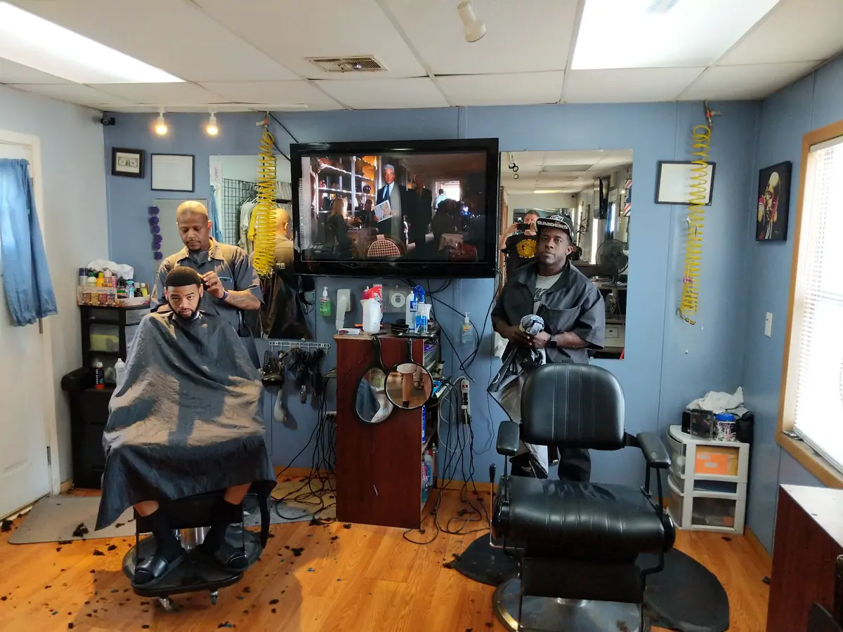 Six Ducks Barber Shop photo (photo 1 of 3)
