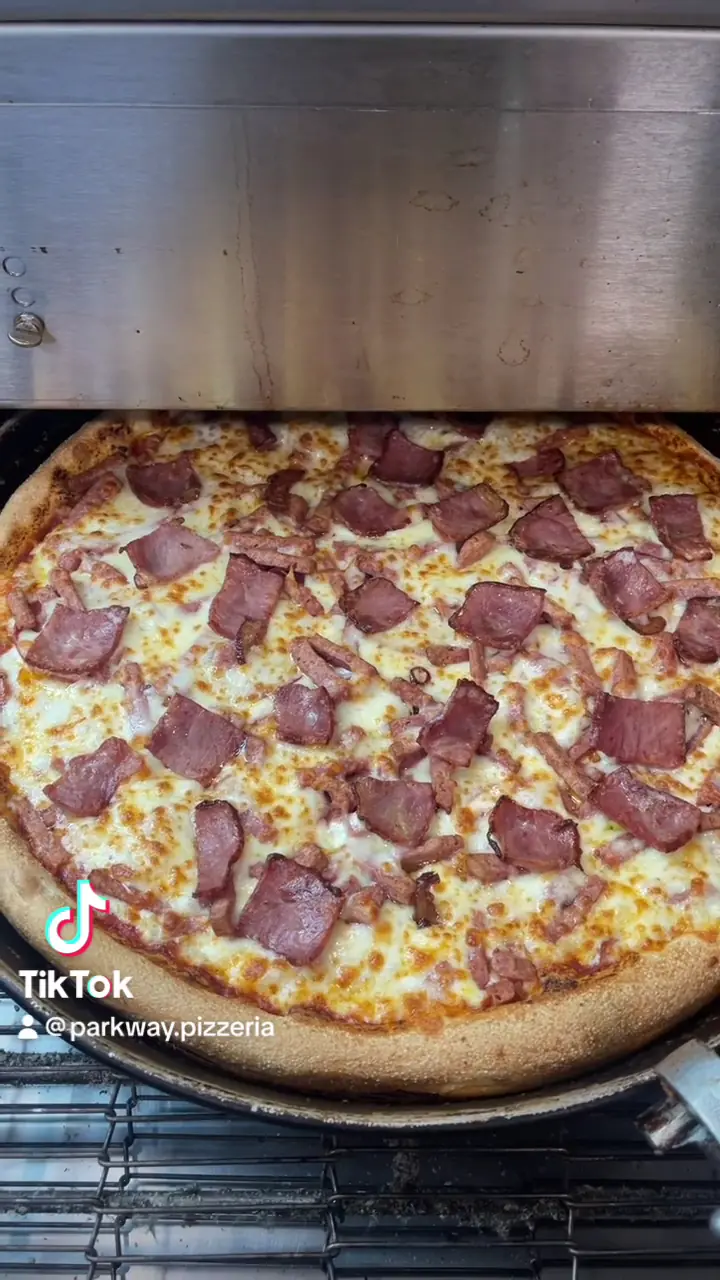 Parkway Pizzeria photo (photo 1 of 3)