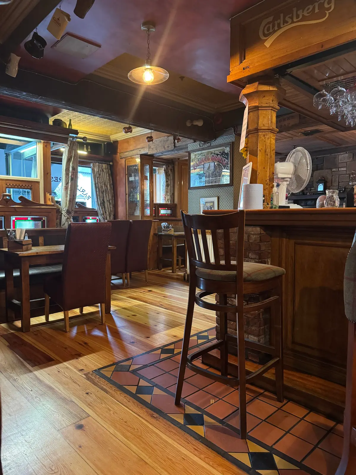Molly's Bar photo (photo 1 of 3)