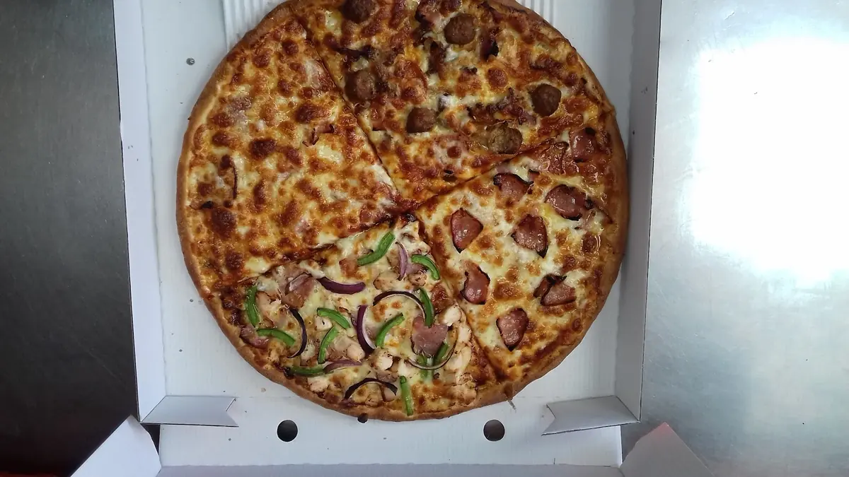 Tops Pizza Fulham photo (photo 3 of 3)