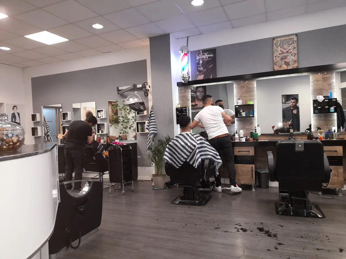 Salon 34 photo (photo 3 of 3)