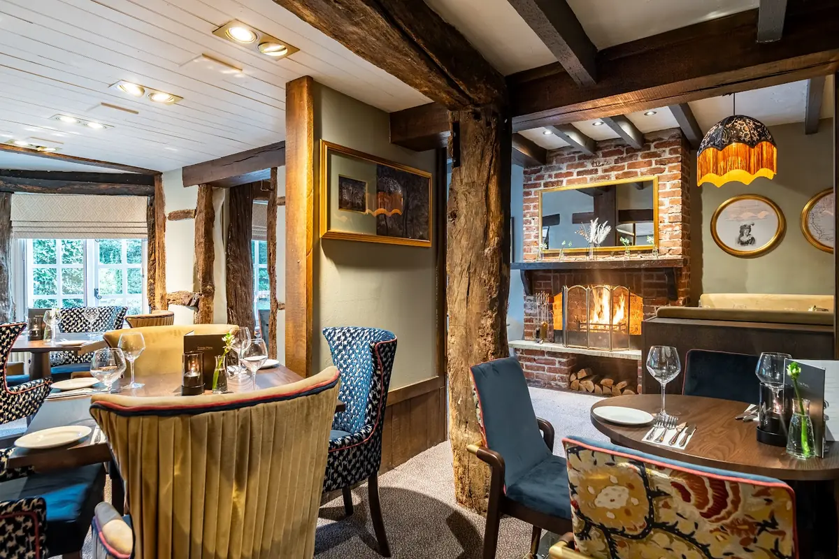 Oatlands Chaser Weybridge — Bars in Weybridge