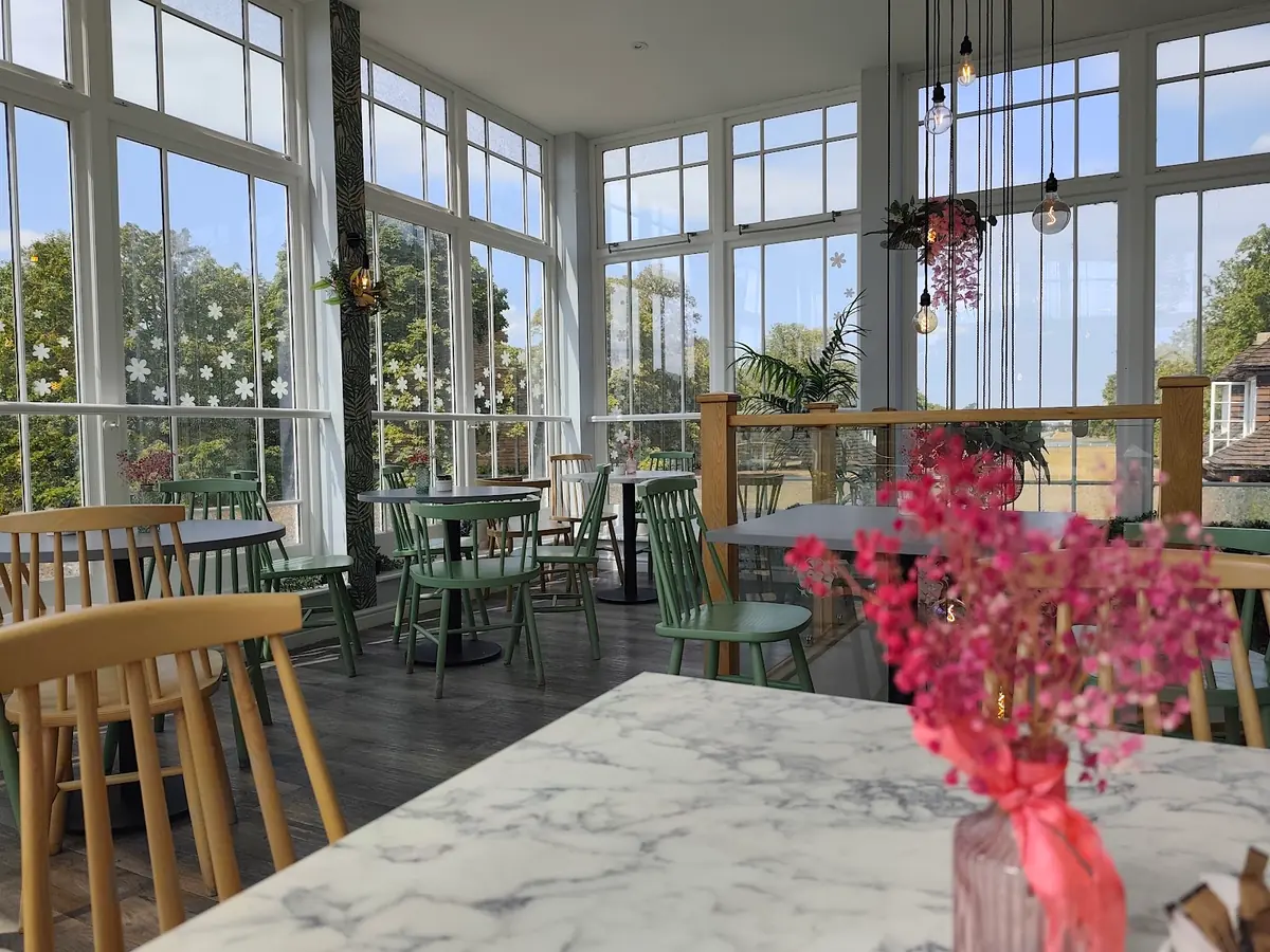 Lion Gate Café