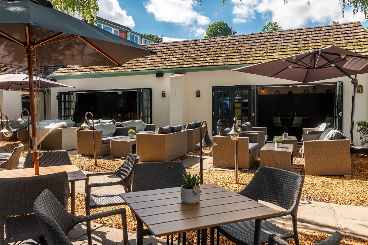 Belvedere Arms — Bars in Ascot