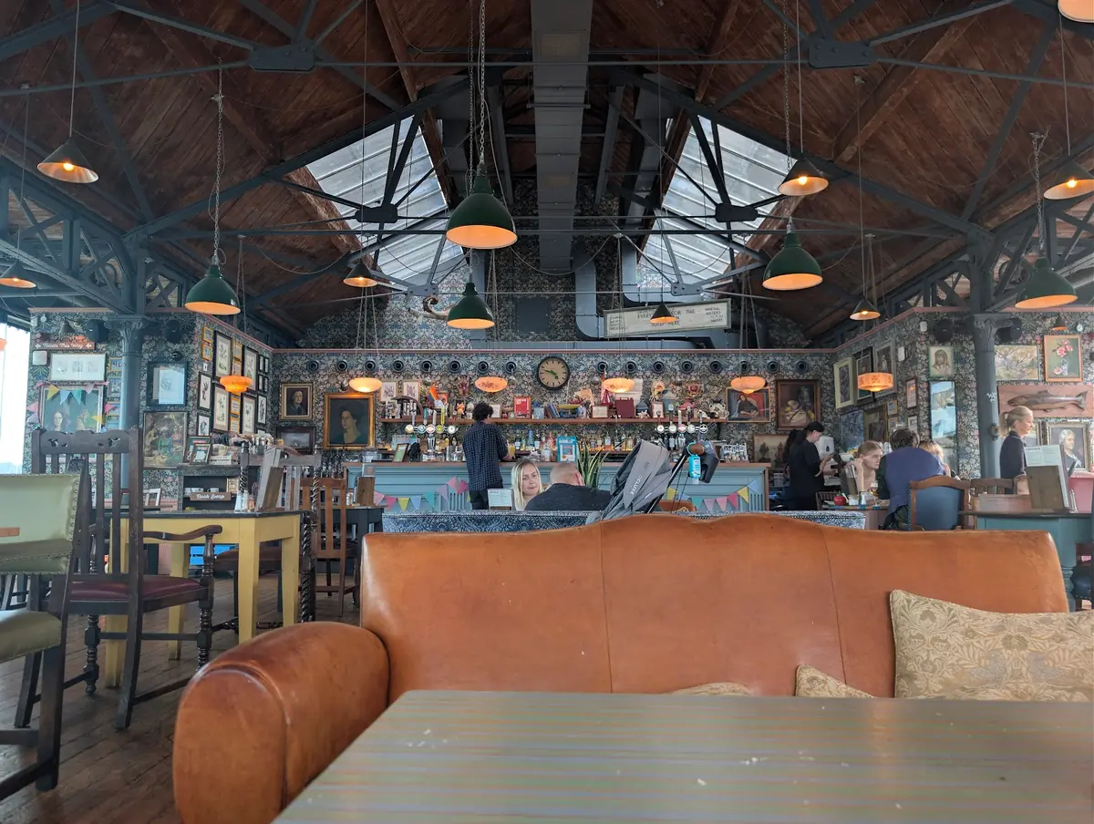 Armado Lounge photo (photo 2 of 3)