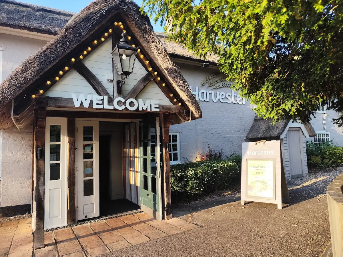 Harvester Fountain Milton Keynes — Bar And Grill in Milton Keynes