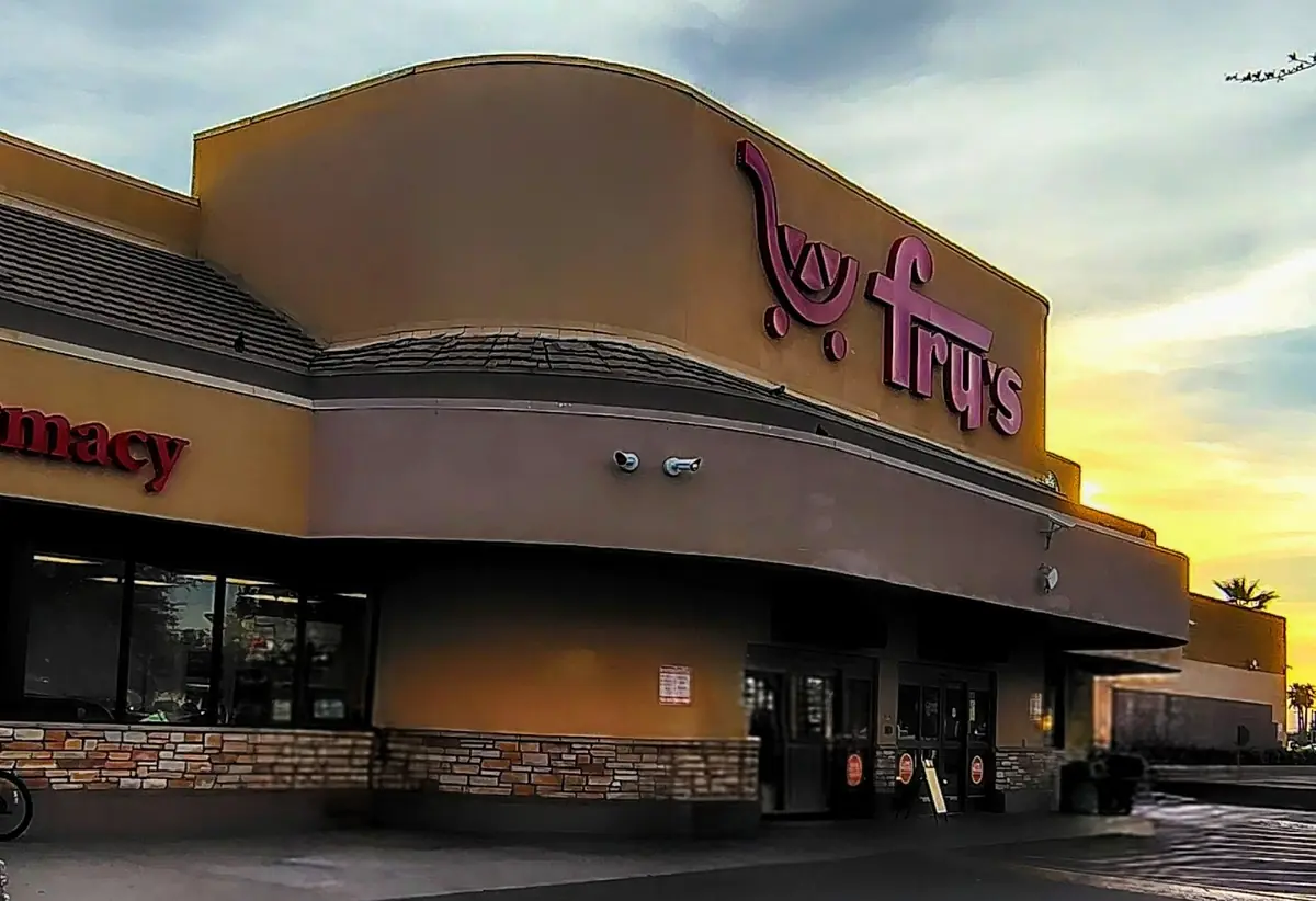 Kings Inn Center/near Frye — Shopping Malls in Sun City