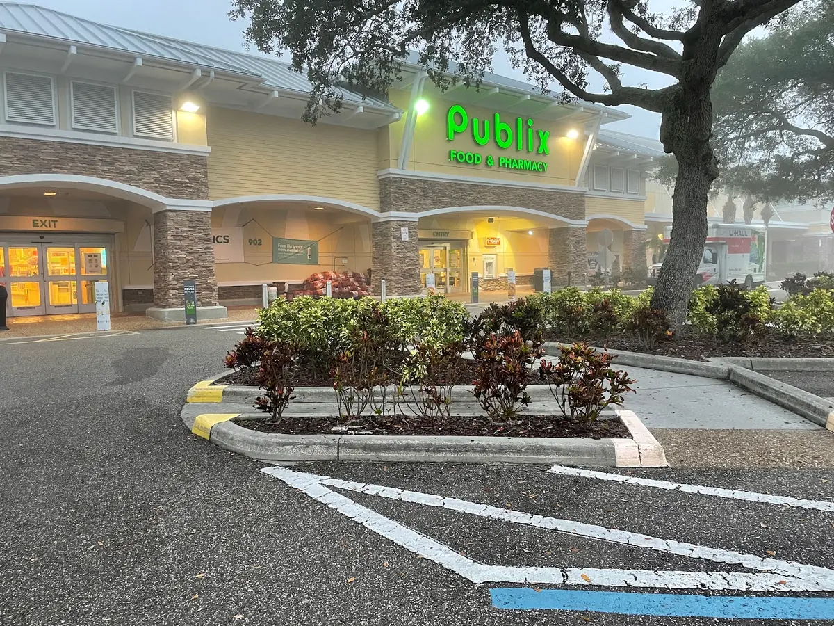 Caladesi Shopping Center photo (photo 2 of 2)