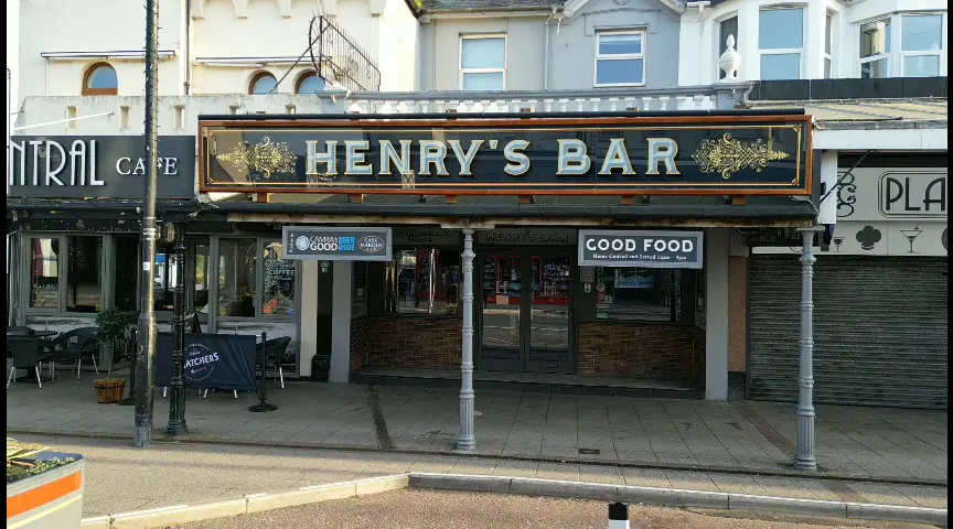 Henry’s Bar photo (photo 1 of 3)