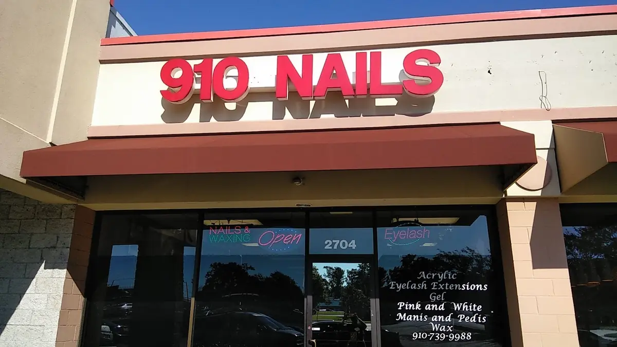 Nails 910 photo (photo 3 of 3)