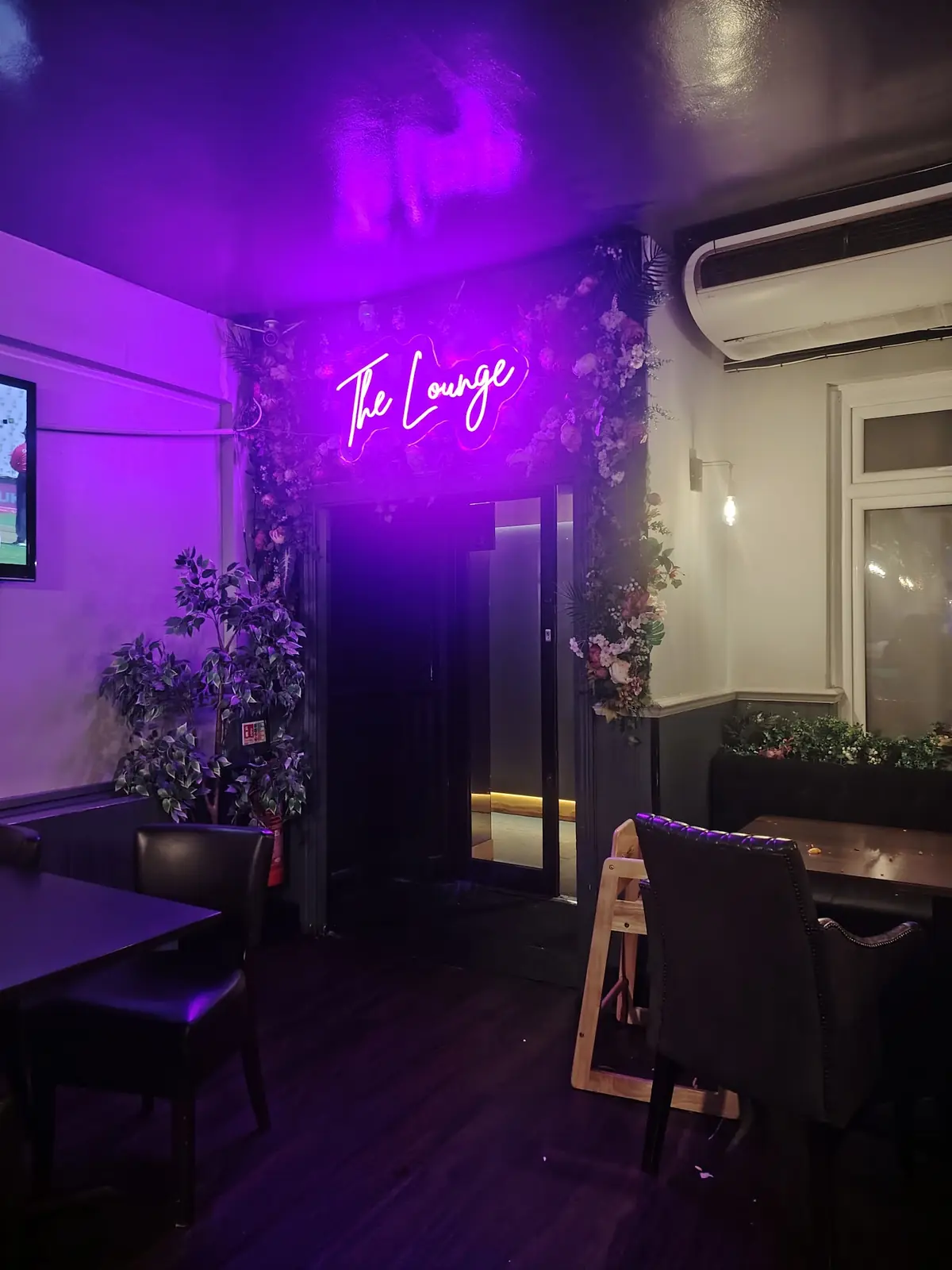 Central Restaurant and Lounge photo (photo 2 of 3)