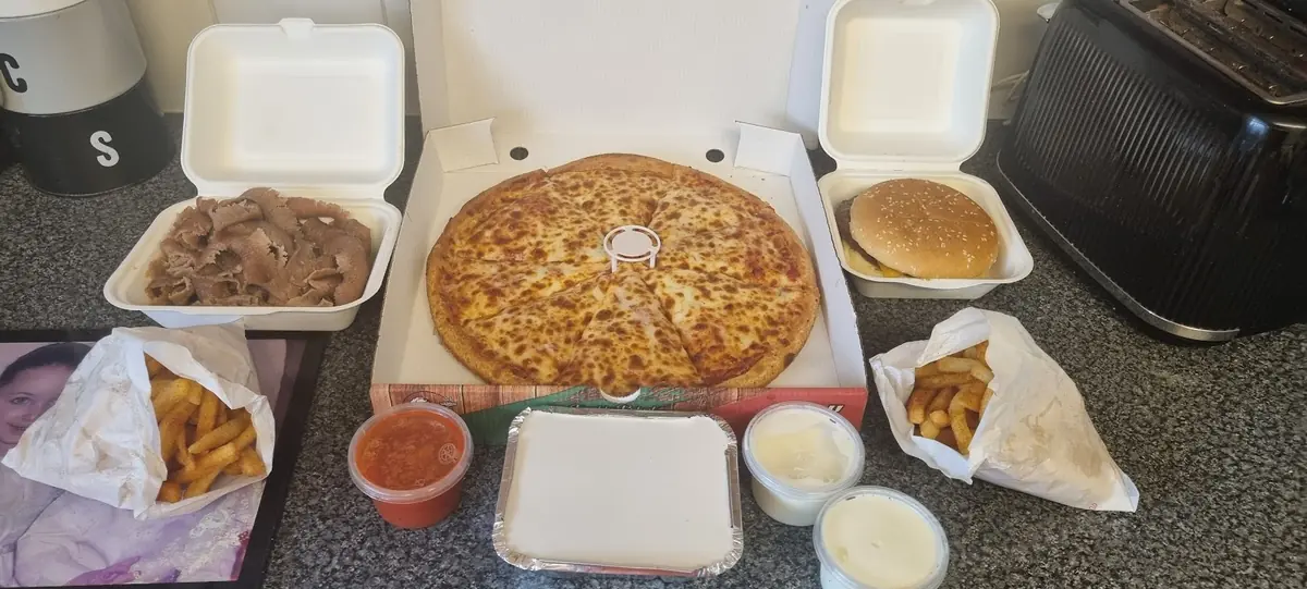 Milanos Pizza photo (photo 3 of 3)