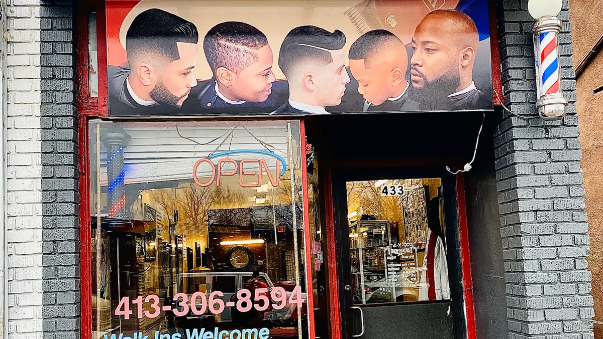 Golden Fingers Barbershop photo (photo 2 of 3)
