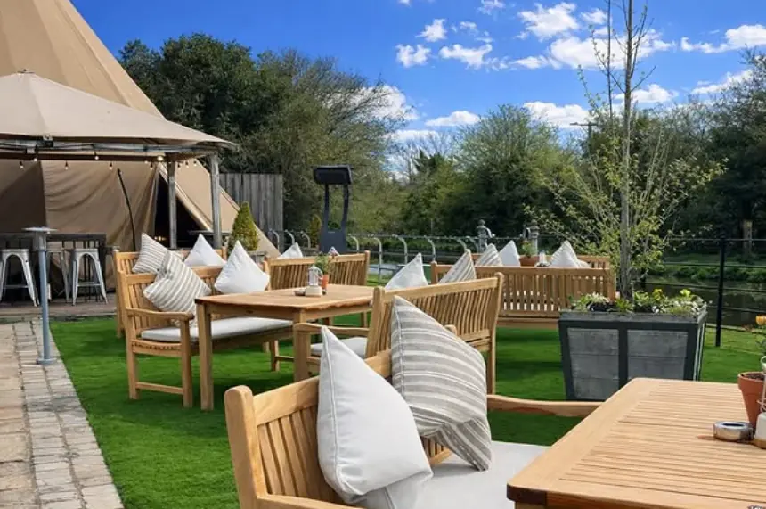 The Queens Head — Bars in Bromsgrove