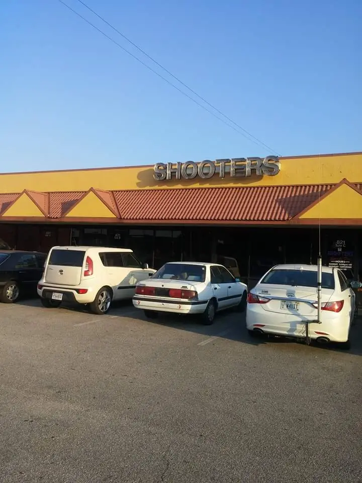 Shooters Sports Bar — Bar And Grills in Hueytown