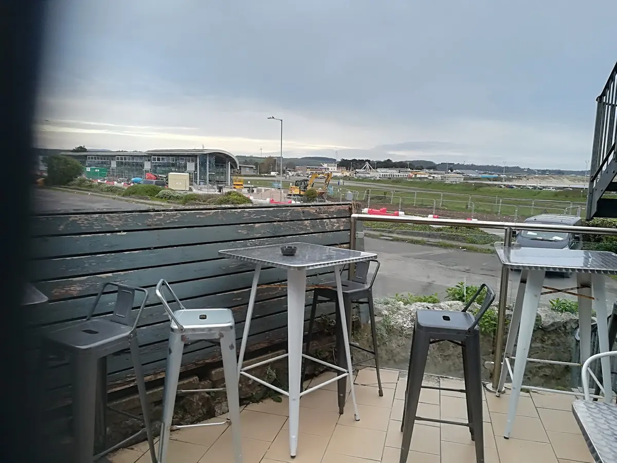 Saltwater Inn — Bar And Grill in Porthcawl