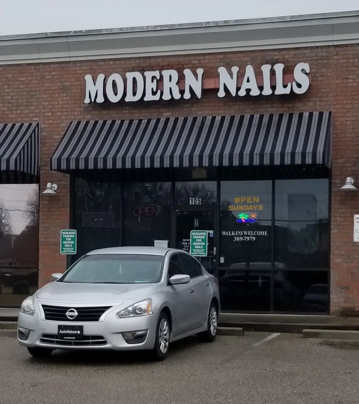 Modern Nails photo (photo 1 of 3)
