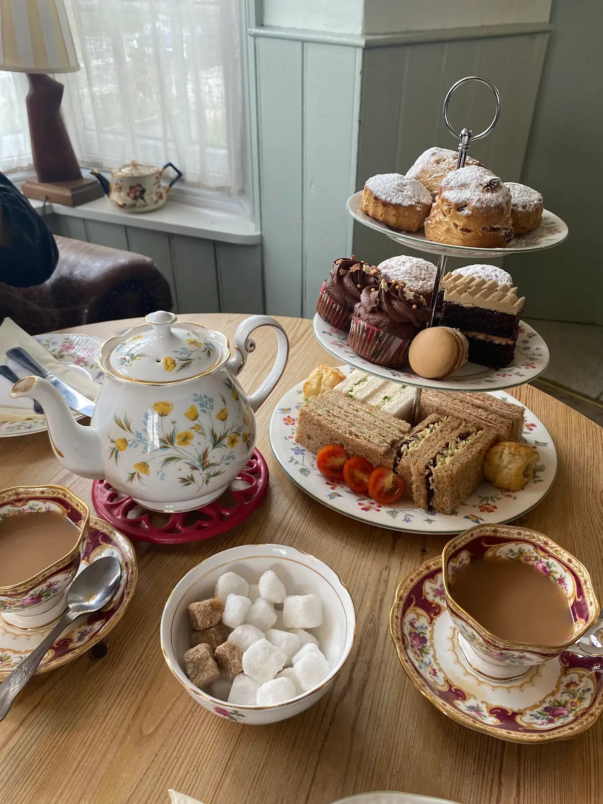 Red Lion — Tea houses in High Wycombe