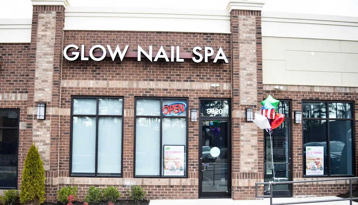 Glow Nail Spa photo (photo 1 of 3)