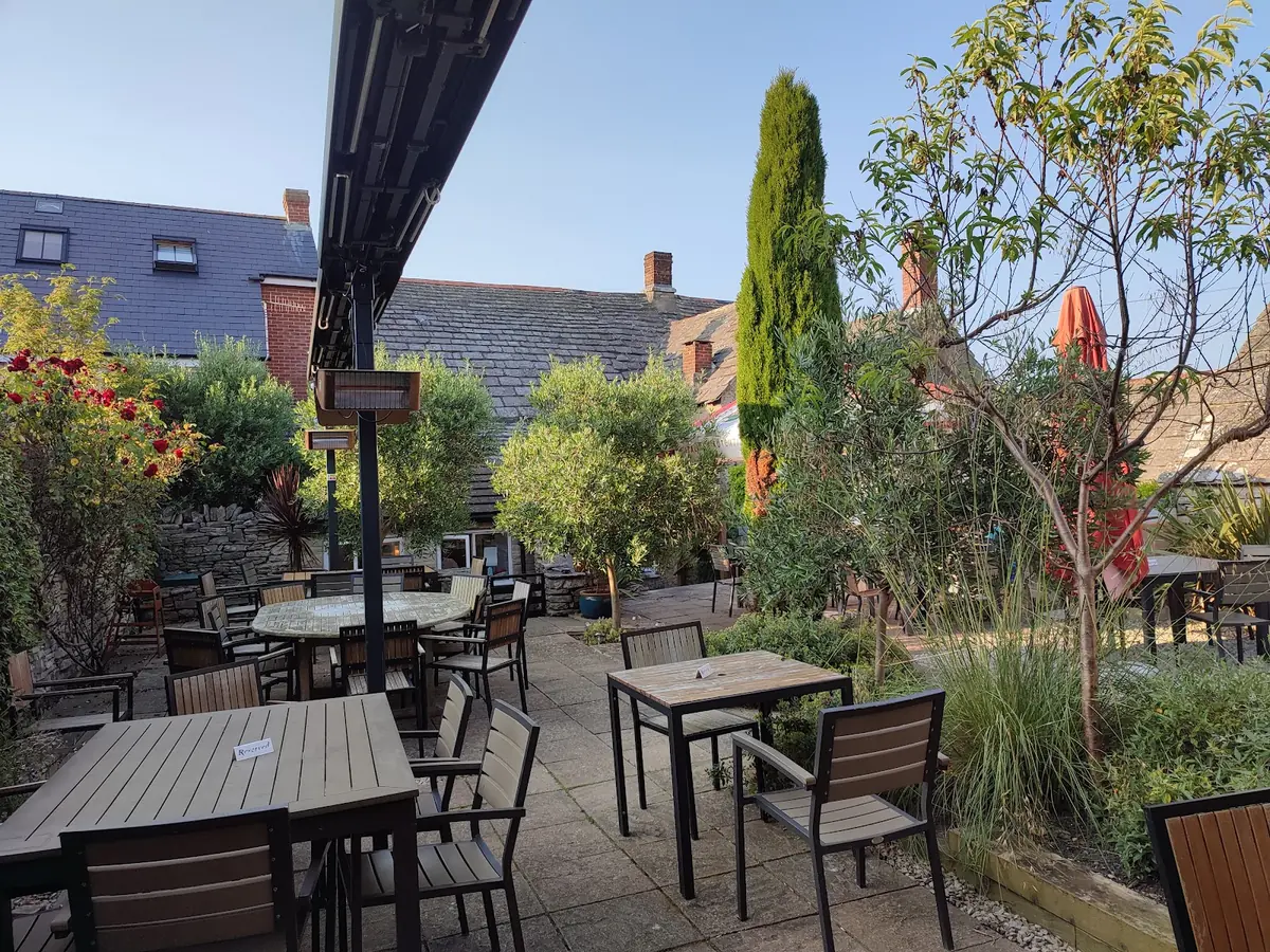 Black Swan Inn — Bars in Swanage